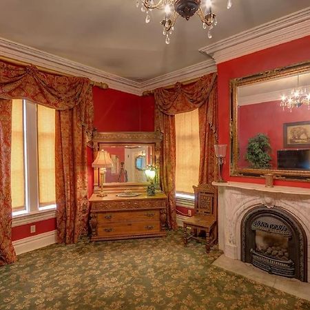 Merry Mansion East Dubuque Bagian luar foto