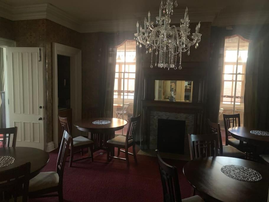 Merry Mansion East Dubuque Bagian luar foto