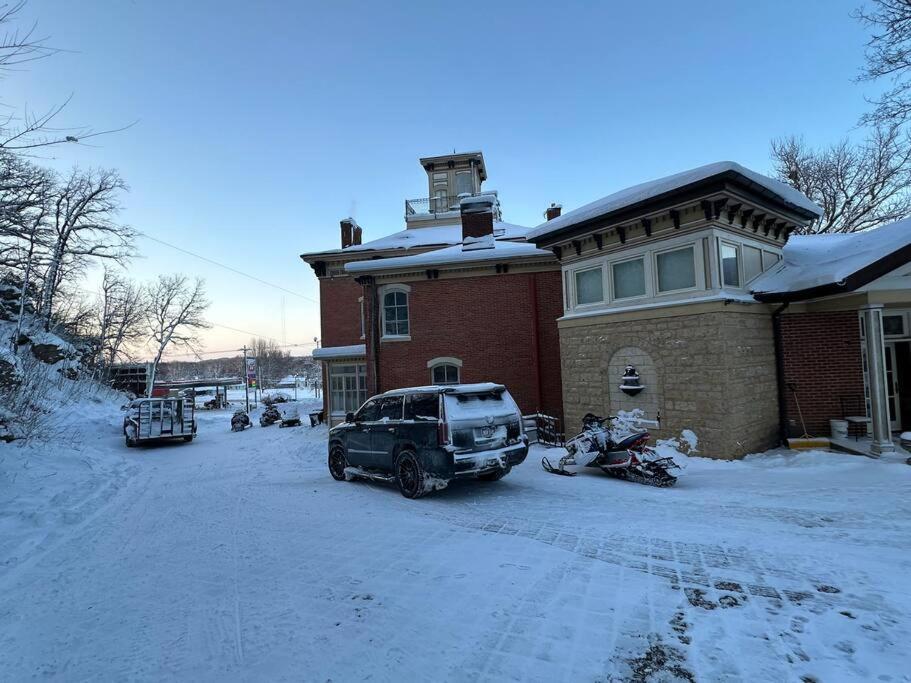 Merry Mansion East Dubuque Bagian luar foto