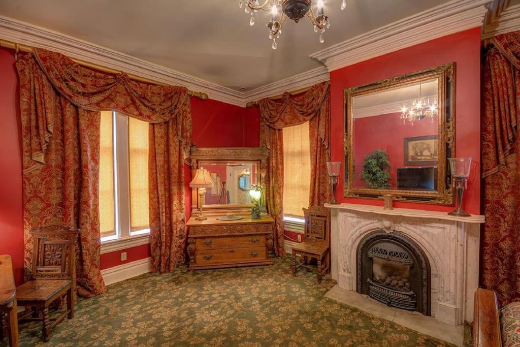 Merry Mansion East Dubuque Bagian luar foto