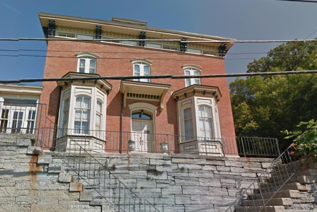 Merry Mansion East Dubuque Bagian luar foto