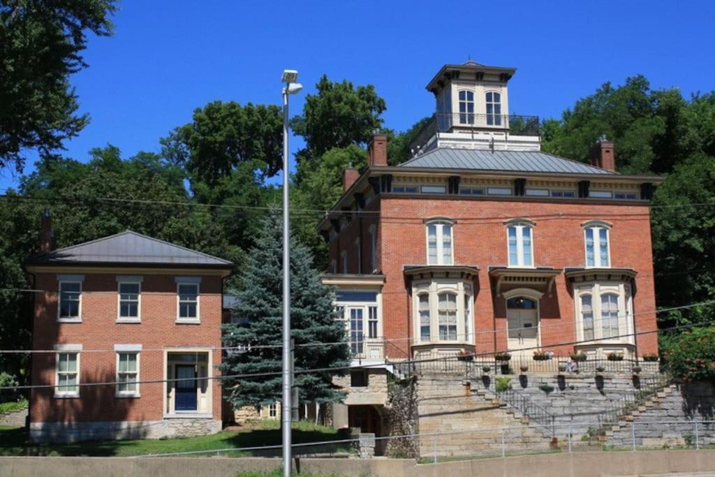 Merry Mansion East Dubuque Bagian luar foto