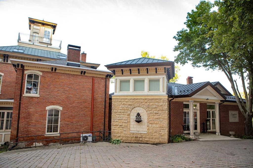 Merry Mansion East Dubuque Bagian luar foto