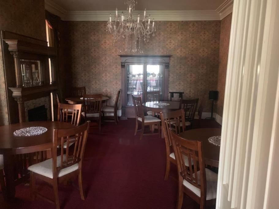 Merry Mansion East Dubuque Bagian luar foto
